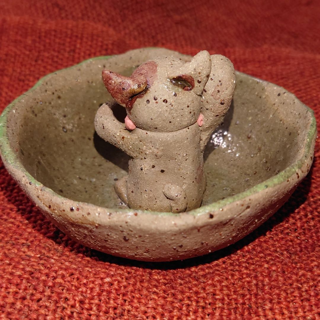 壺屋焼やちむん 尺皿 魚 （金城裕三） 沖縄の手作り陶器 1点もの - 陶芸