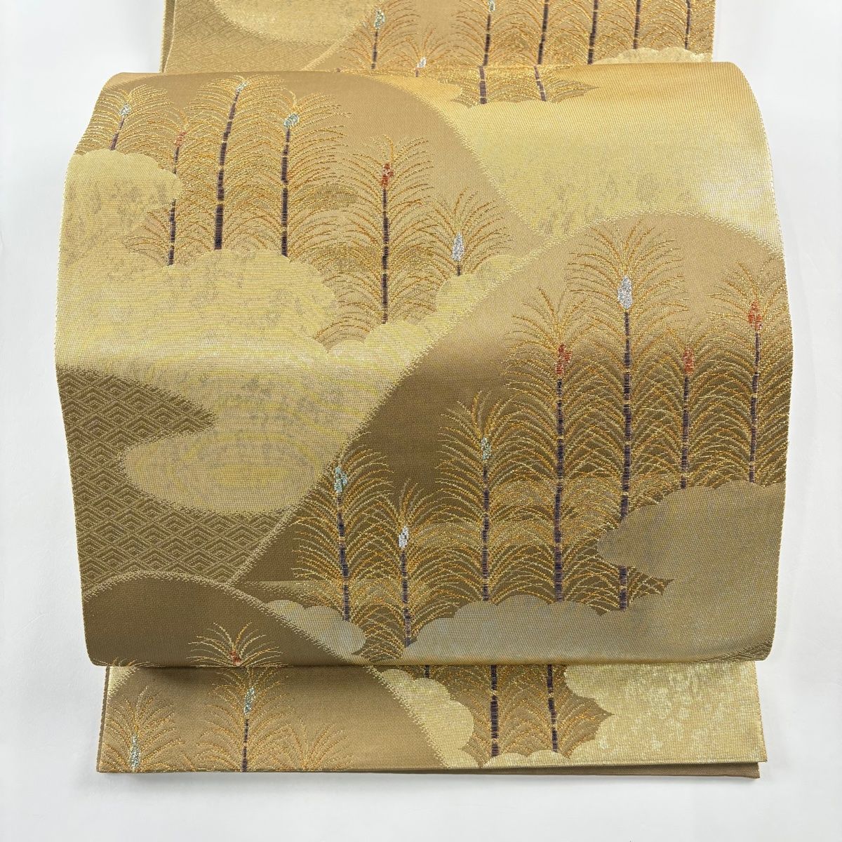 ［六通］　袋帯　松　美品 袋帯 美品 秀品 落款 彩匠錦 若松 山並み 箔 金糸 金色 六通