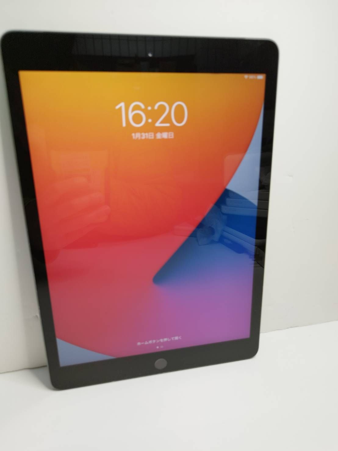 完動品SIMフリーiPad第7世代(A2198)本体32GB送料込D59AF SIMフリー】iPad 第7世代/32GB/A2198〈MW6A2J/A〉 写真撮影 背景