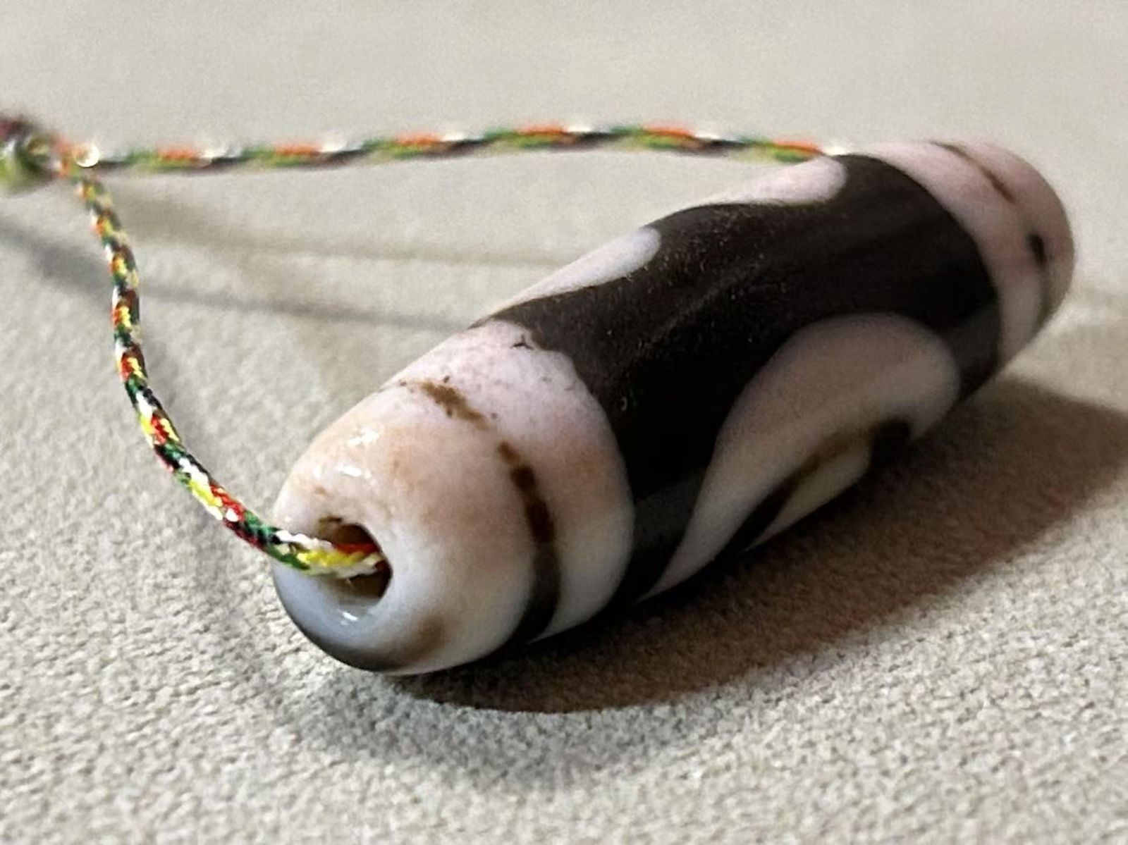 五眼天珠　朱砂あり　ハンドメイド品／送料込　匿名発送／チベット　天珠　お守り 五眼天珠 透明感あり／送料込 匿名発送／チベット 天珠 お守り