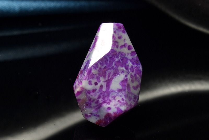 １点物 AAAA 妖艶パープル スギライト 杉石 18x12mm 原石ラフカット ルース パワーストーン 天然石 _PC5931