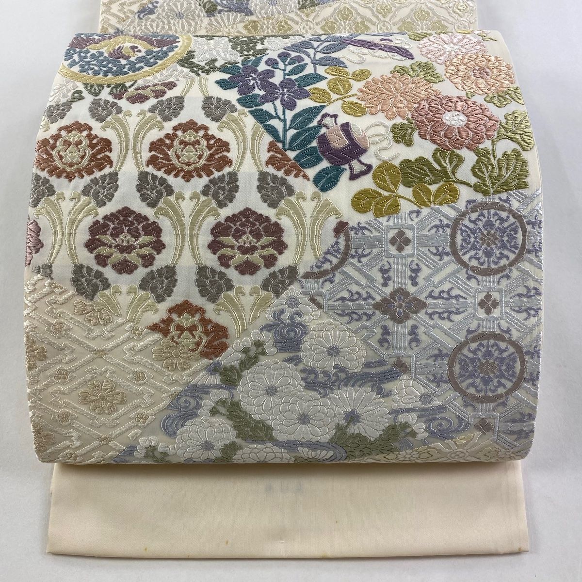 袋帯 逸品 証紙 草花 花菱 唐織 クリーム 六通 正絹 【中古】 - メルカリ