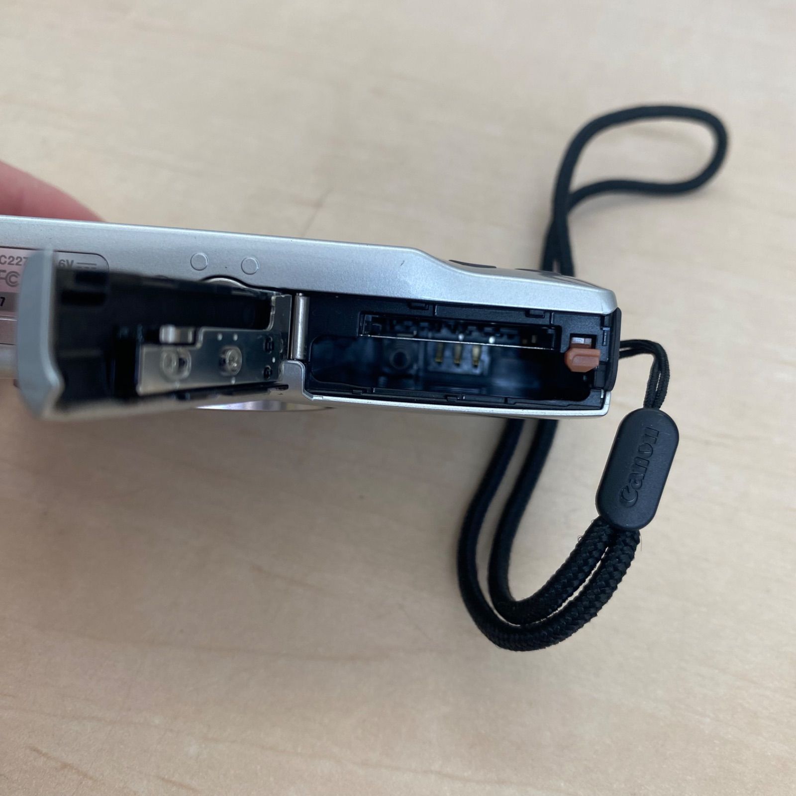 ジャンク品】Canon 売れ筋 キャノン IXY180 デジカメ カメラ 【CaR743