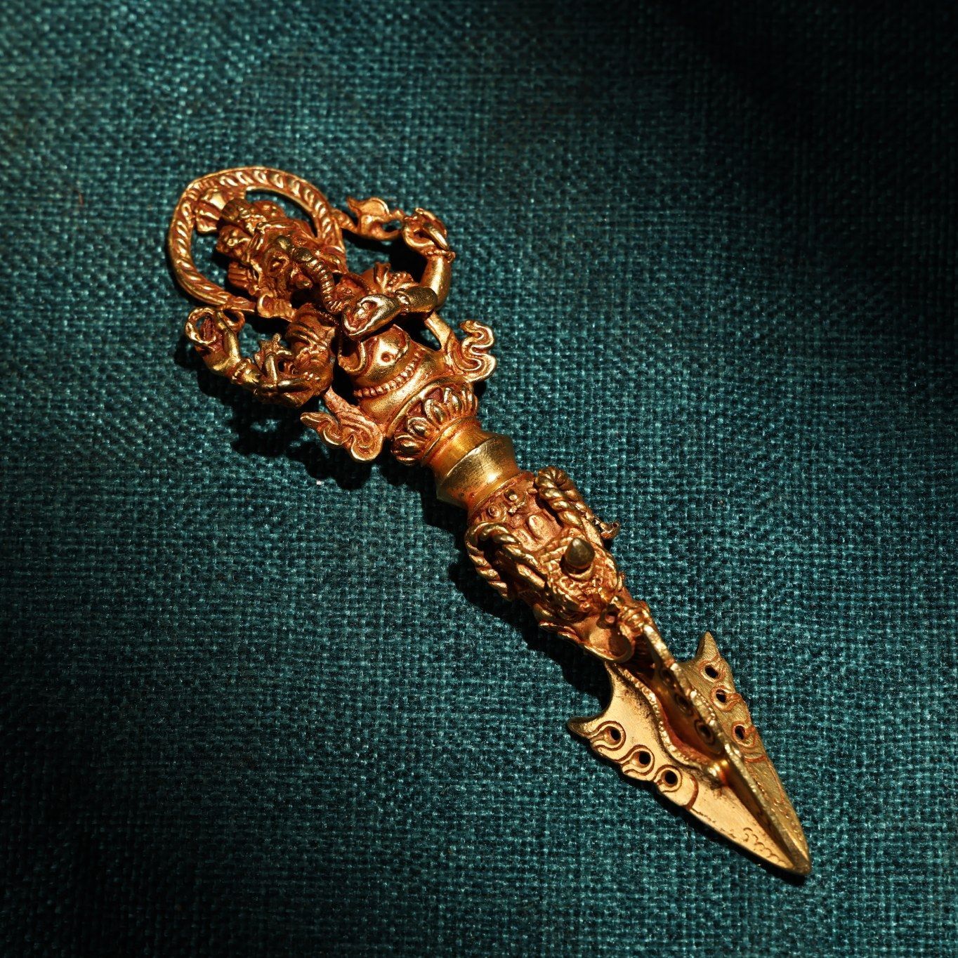 旧家蔵出し 西蔵収集 塗金 象財神 降魔杵 法器 仏具一般 密教上品 供養品 古美術品 収集家
