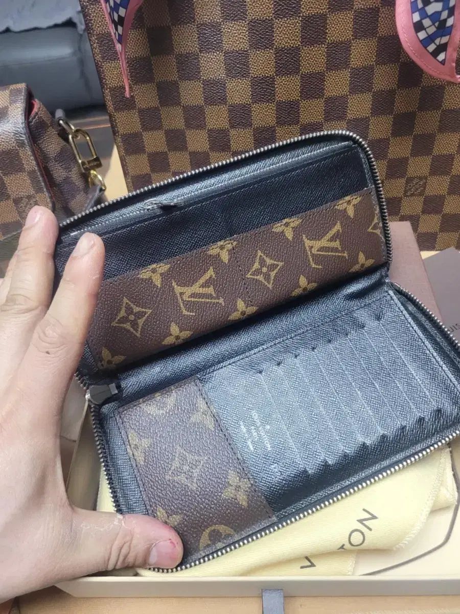 高価な マカサー Louis Vuitton ルイヴィトン 長財布 ラウンドファスナー