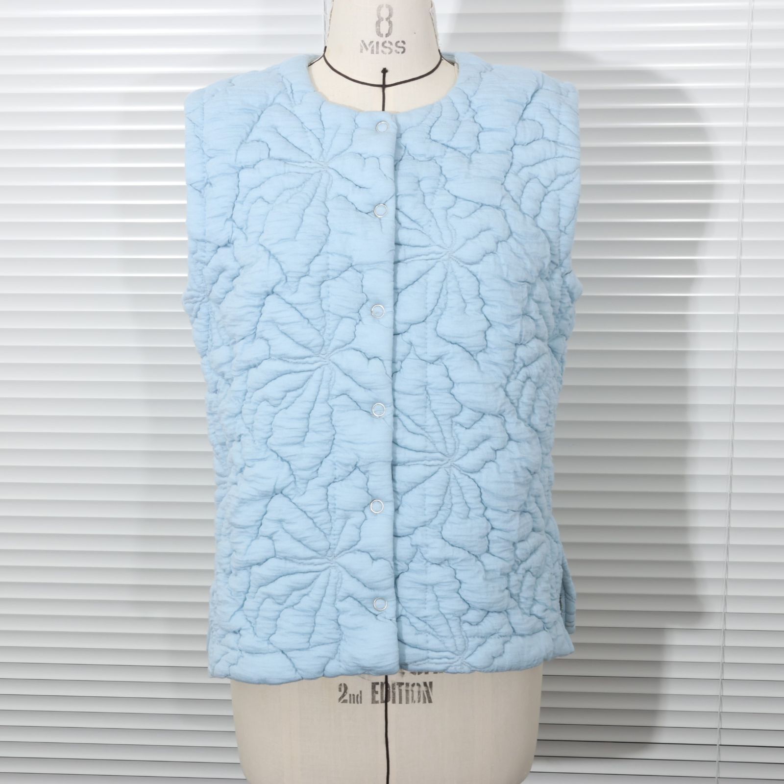 【MEYAME】メヤメ フラワーキルティングベスト FLOWER QUILTING VEST – MEYAME