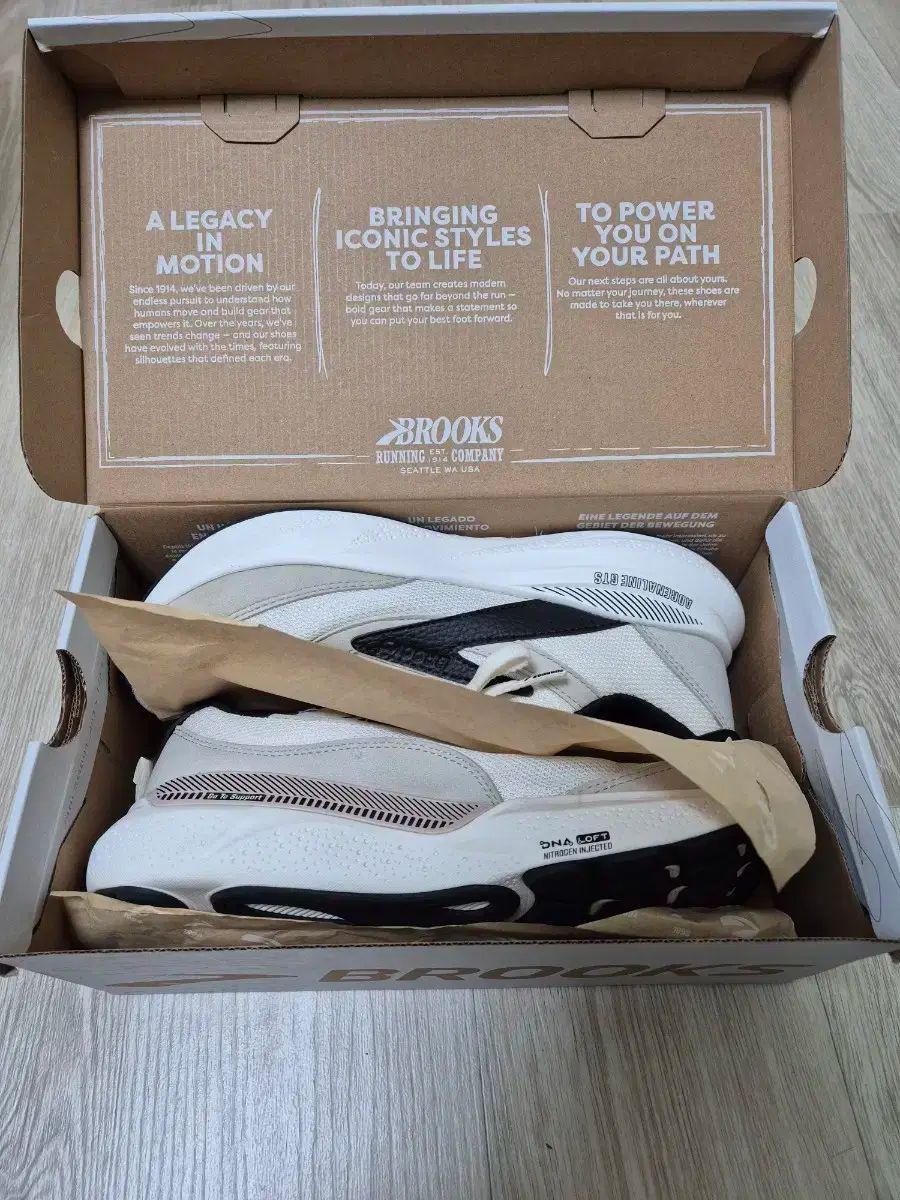 BROOKS ブルックス アドレナリン gts24 クラシックココナッツ スニーカー 260 |ランニングシューズ |スニーカー