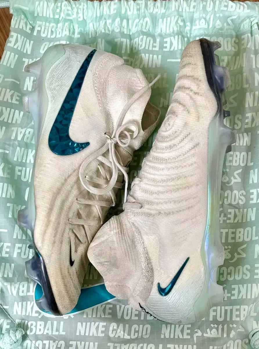 ナイキ FANTOM GX2 エリート LV8