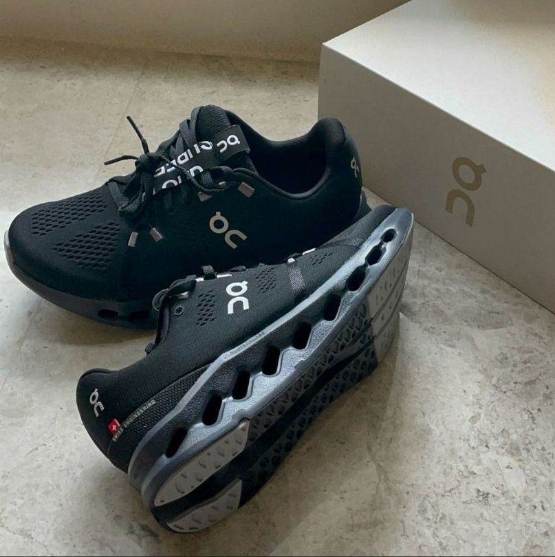 新品 On Cloudsurfer オン メンズ スニーカー ジョギング