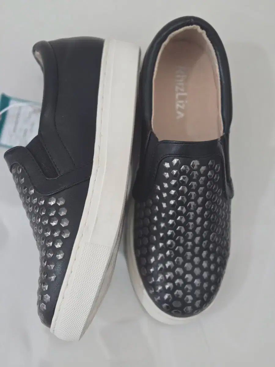 リースリーザ 黒 スタッズ 装飾 レディース スニーカーズ スリッポン 235