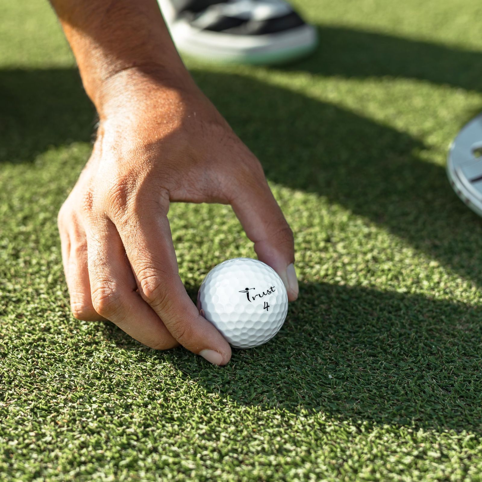 TRUST トラスト Bison バイソン ゴルフボール｜飛ぶ 曲がらない 止まる｜3ピース ウレタンカバー リアクティブコア｜飛距離×コントロール両立｜1ダース 4ダース｜ホワイト イエロー WWW_OLIVIERBERNSTEIN_COM