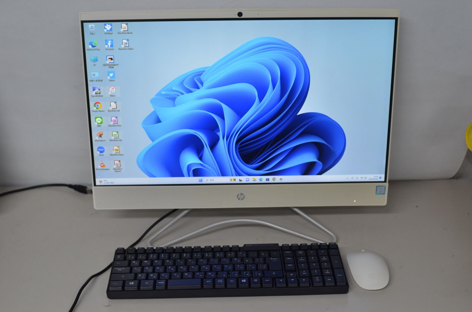 中古一体型パソコン HP 24-f0031jp Windows11+office core i3-9100T/爆速SSD256GB+HDD2TB/メモリ8GB/23.8インチ/カメラ/無線/DVDマルチ