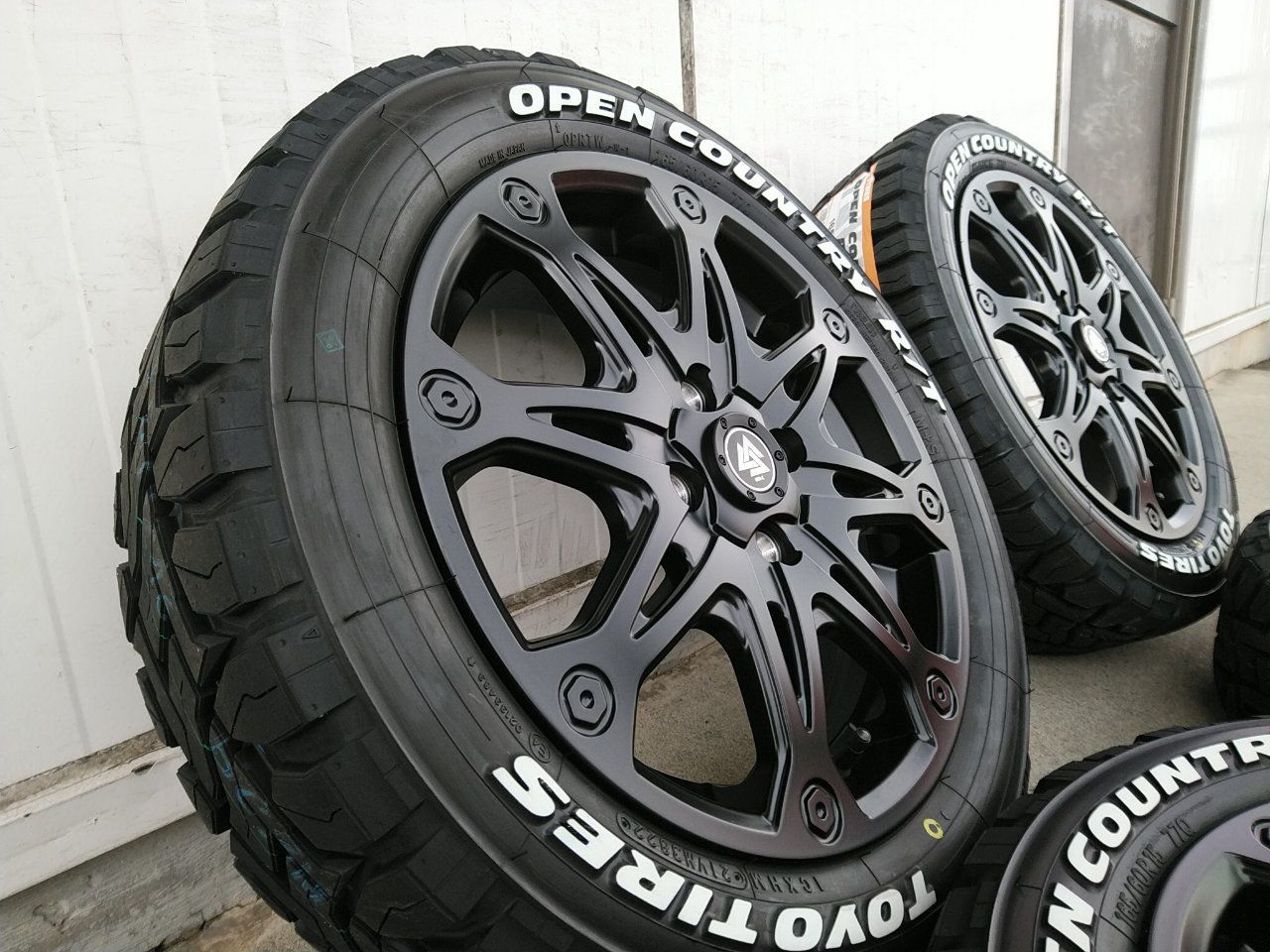 DA64W エブリイワゴン 要リフトアップ タイヤホイール トーヨー オープンカントリー RT 165/60R15 15インチ MUD-X - メルカリ