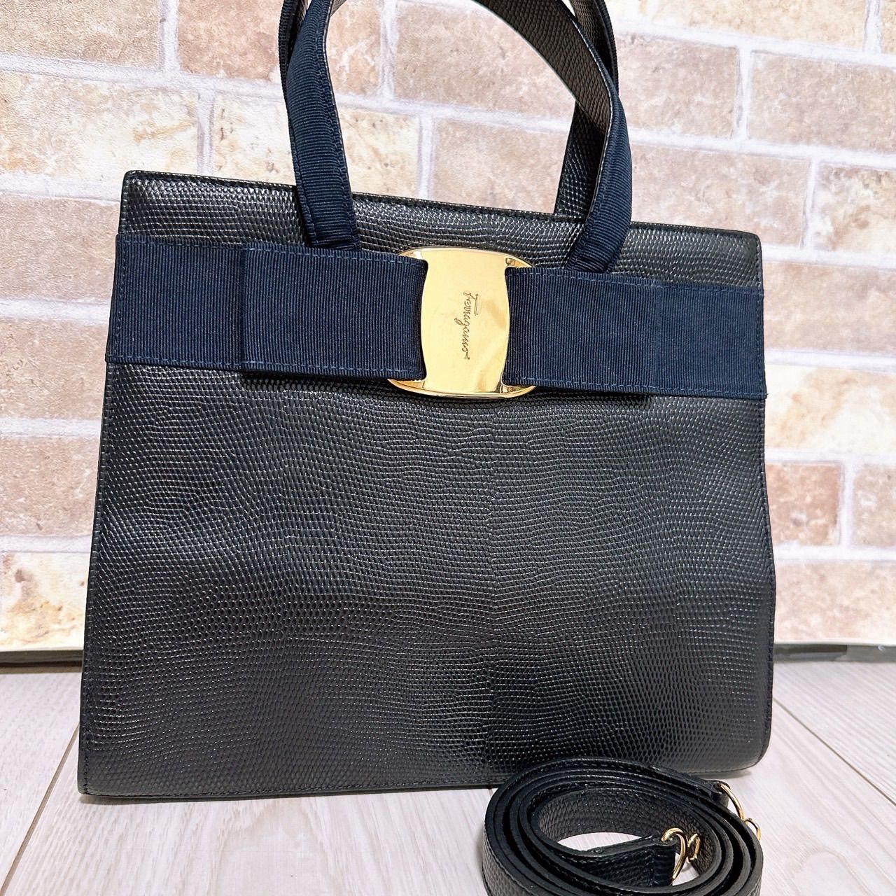 美品》Ferragamo(フェラガモ)2wayバッグ ヴァラ - メルカリ 美品》Ferragamo(フェラガモ)2wayバッグ ヴァラ - メルカリ
