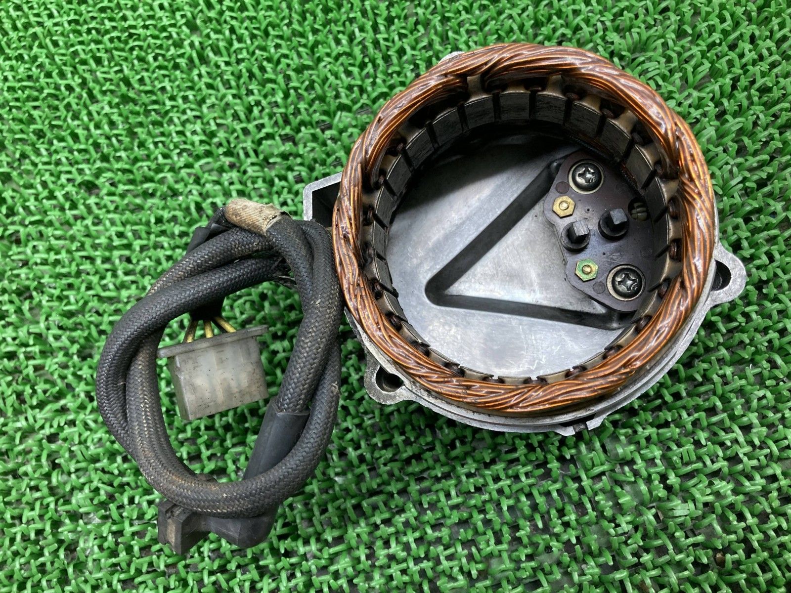 MVX250F エンジンカバー ホンダ 純正 バイク 部品 MC09 ジェネレーターカバー ペイント素材に 割れ欠け無し 品薄 品 xG BRIGHTFACE_UK