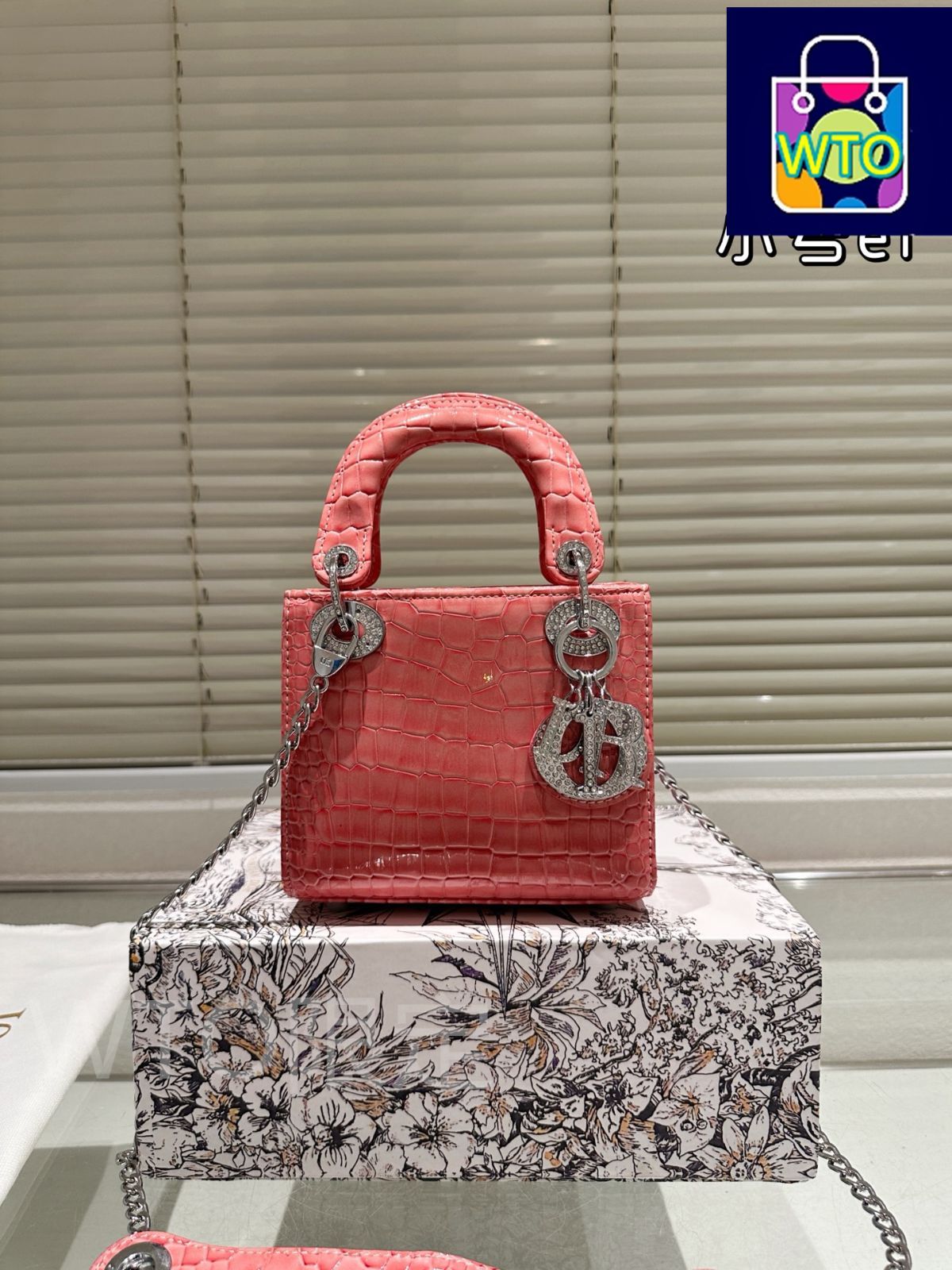 Dior レディディオール ギャランティカード・箱・袋付き 今日特価】Dior Lady Dior Bag with Folding Gift Box