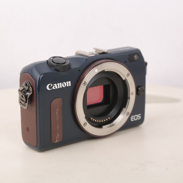EOS M2