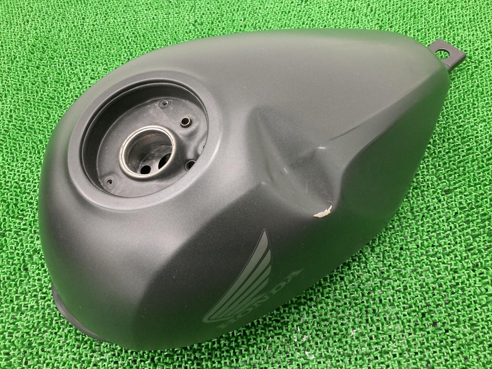 レブル250 タンク ガンM ホンダ 純正 バイク 部品 MC49 Rebel250 修復素材やペイント素材に コケキズ無し 穴あき無し 品薄 【中古】 34 レブル250 タンク ガンM ホンダ 純正 バイク 部品 MC49 Rebel250 修復