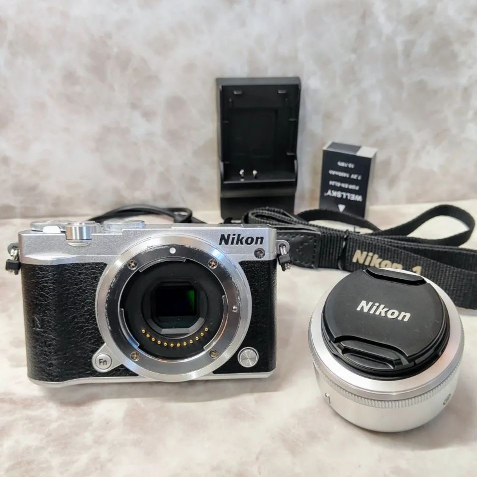 Nikon 1 J5 ミラーレス一眼レフカメラ レンズ4種 バッテリー デジタル 