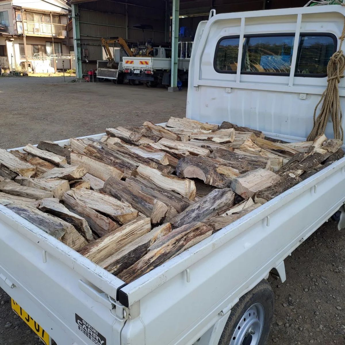 アベマキ未乾燥薪軽トラ約1車分