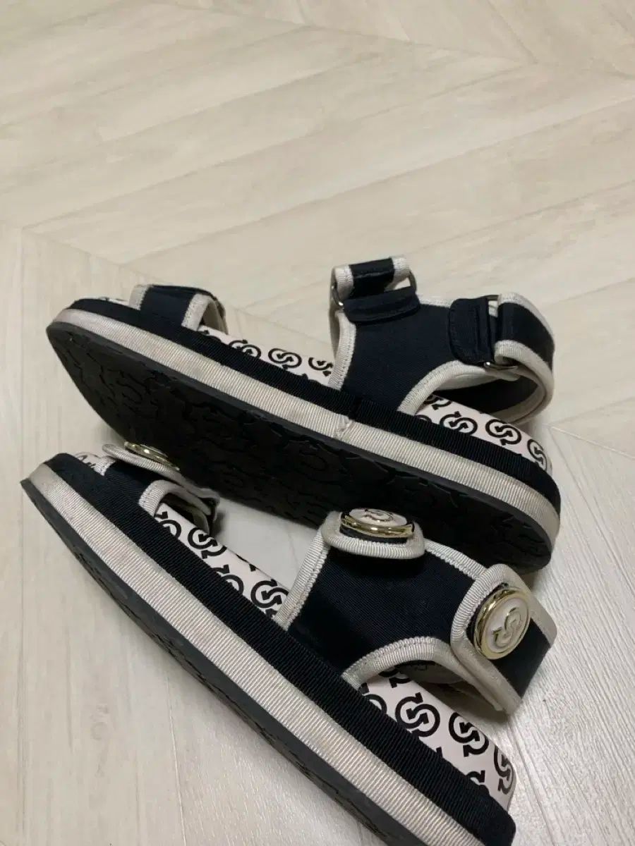 フェラガモ KALIE バックル ストラップ サンダル -230 235mm