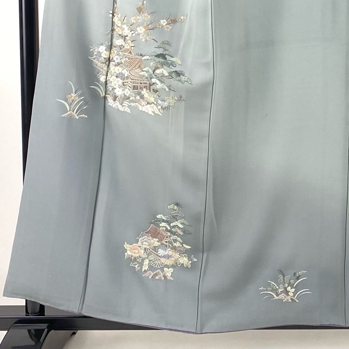 付下げ 身丈158cm 裄丈67cm M 袷 建物 枝梅 刺繍 金糸 青灰色 付下げ 身丈158cm 裄丈67cm M 袷 建物 枝梅 刺繍 金糸 青灰色