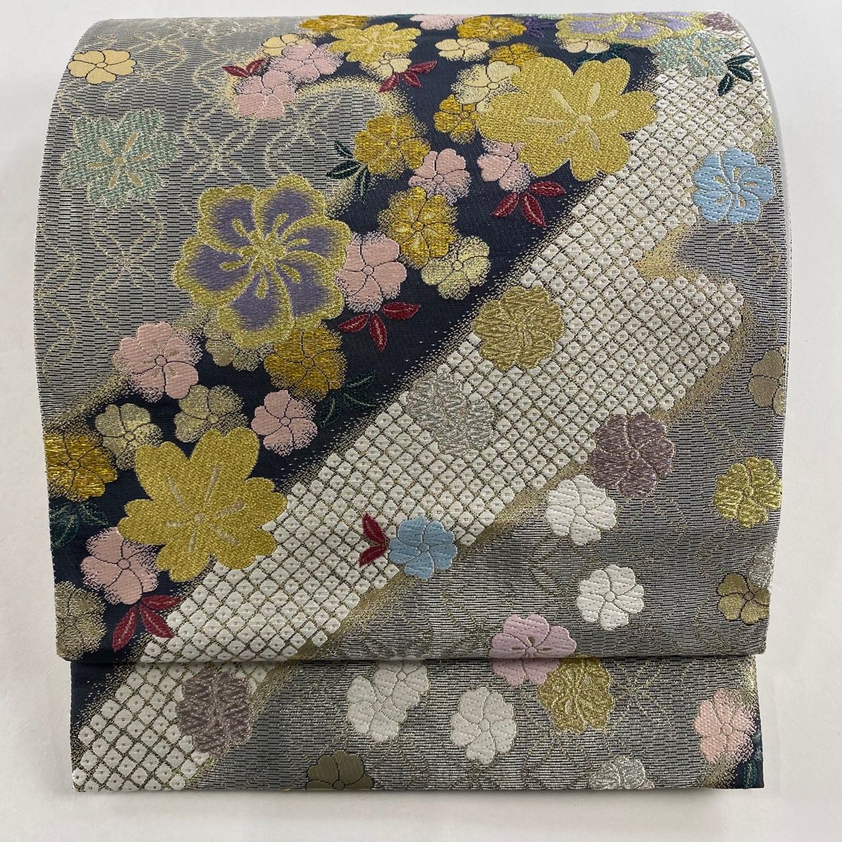 袋帯 美品 秀品 振袖向き 草花 七宝 金銀糸 箔 銀色 六通 正絹