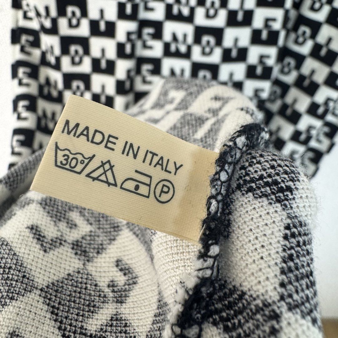 FENDI イタリア製 ロゴ総柄 パイル地 モード ノースリーブワンピース 1121040070019.jpg