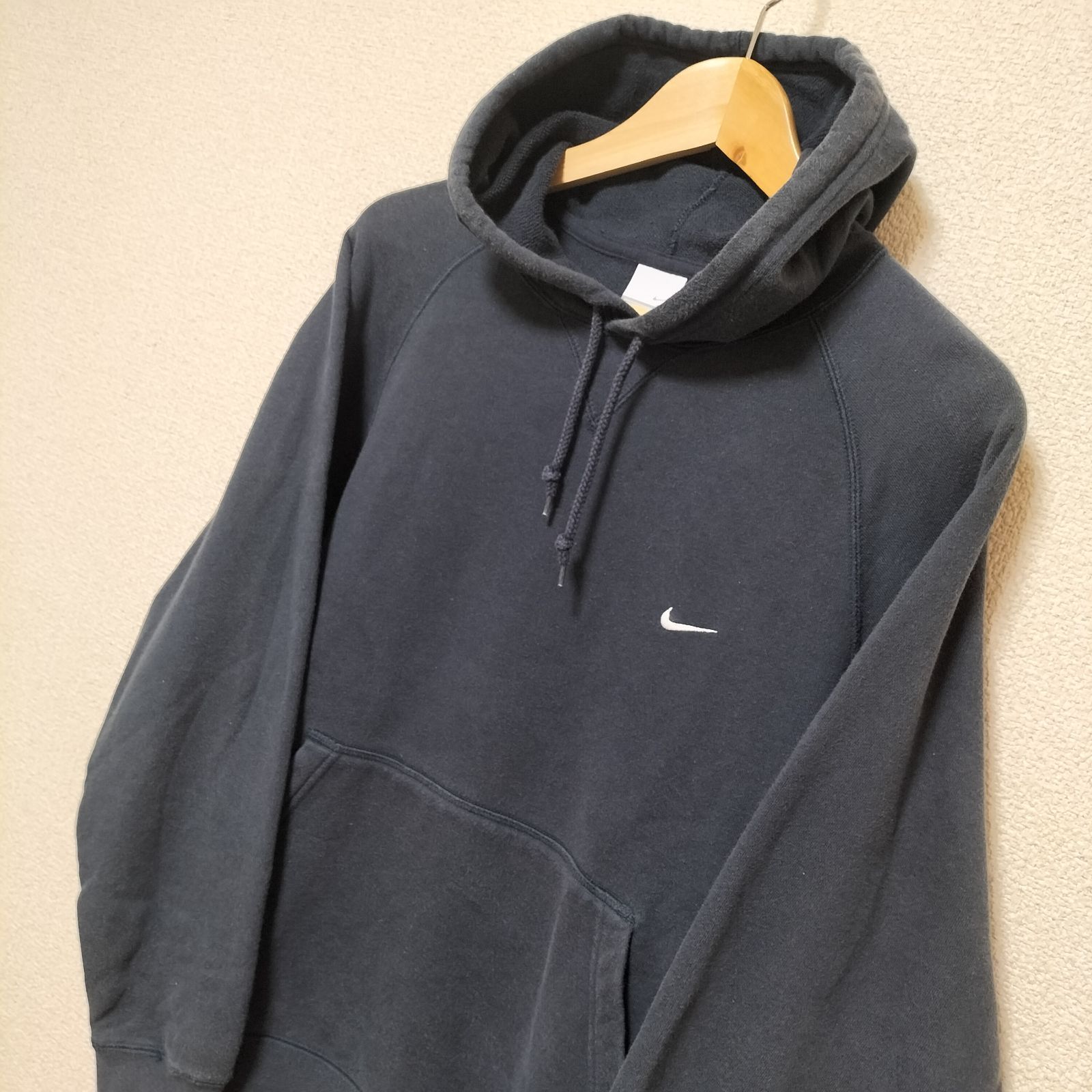 人気00's NIKE スウェットパーカー　刺繍スウォッシュ　フェードネイビー ナイキ NIKE 00s 右胸スウォッシュ刺繍ロゴ スウェットパーカー