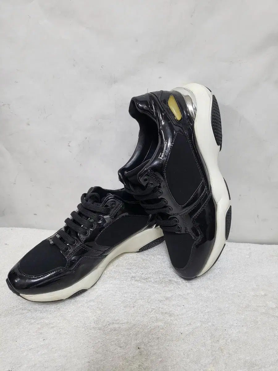 FERRAGAMO スニーカー メルカリshop取引では対象外