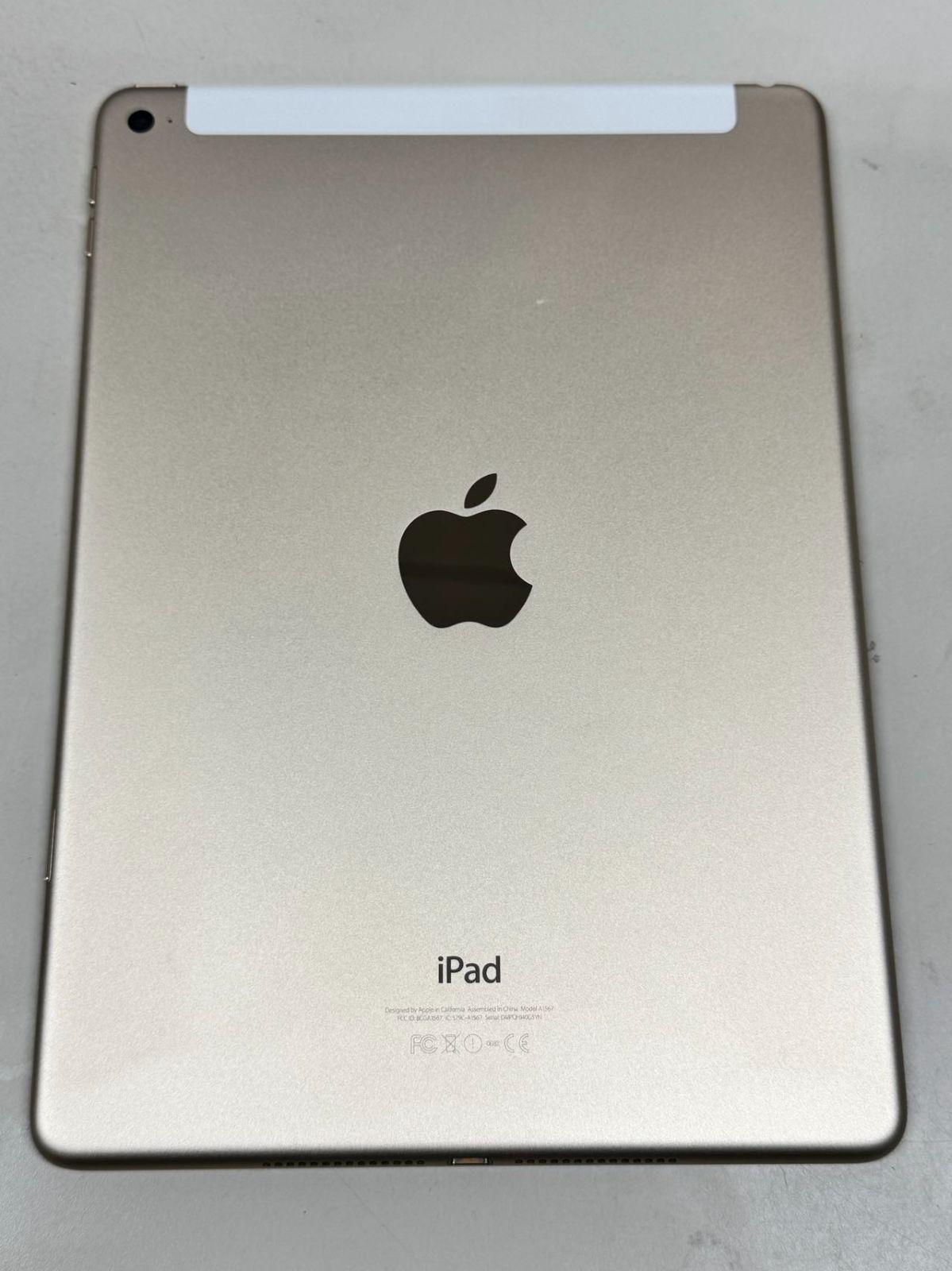 電池95％ docomo Apple iPad Air 第2世代 64GB ゴールド
