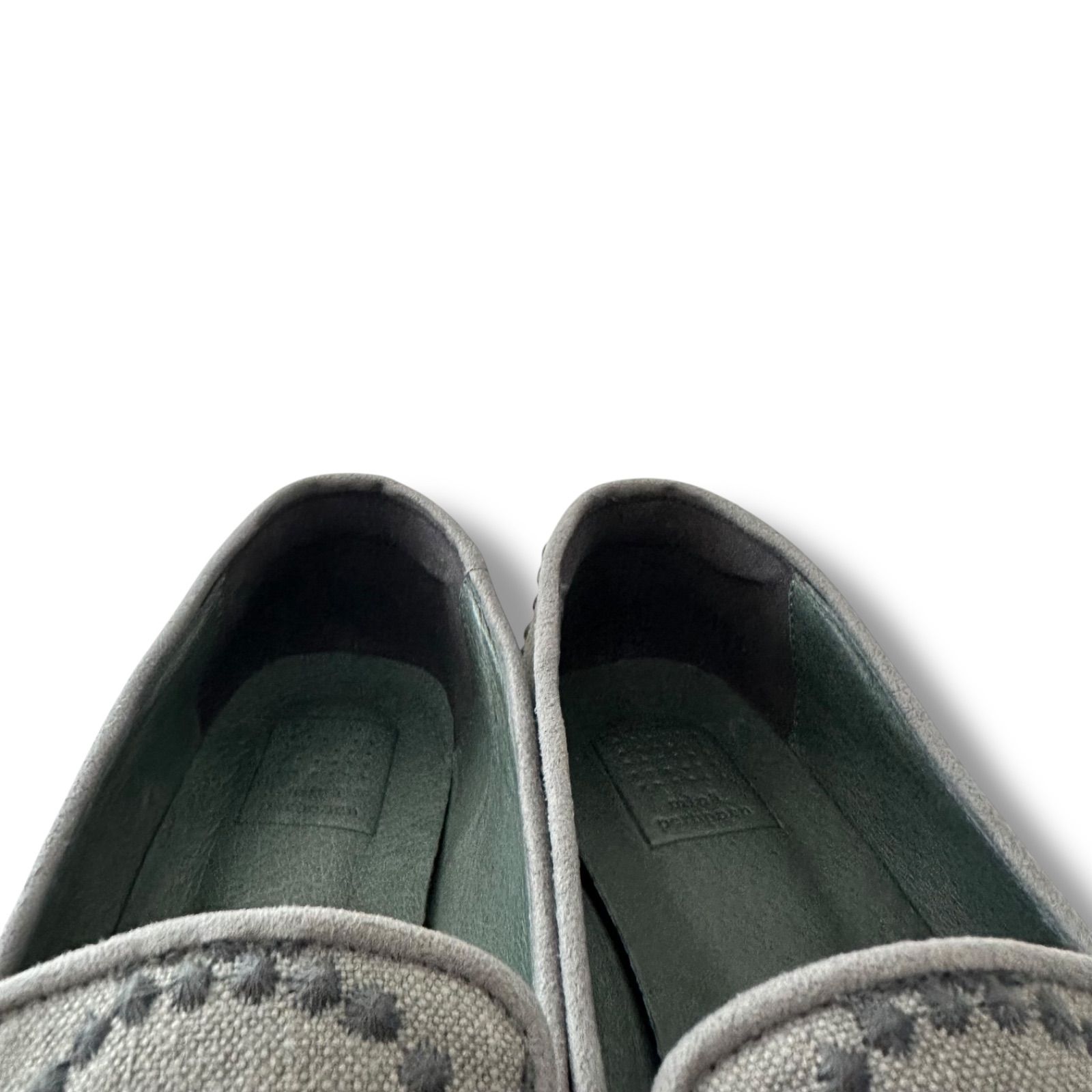 フラットシューズ