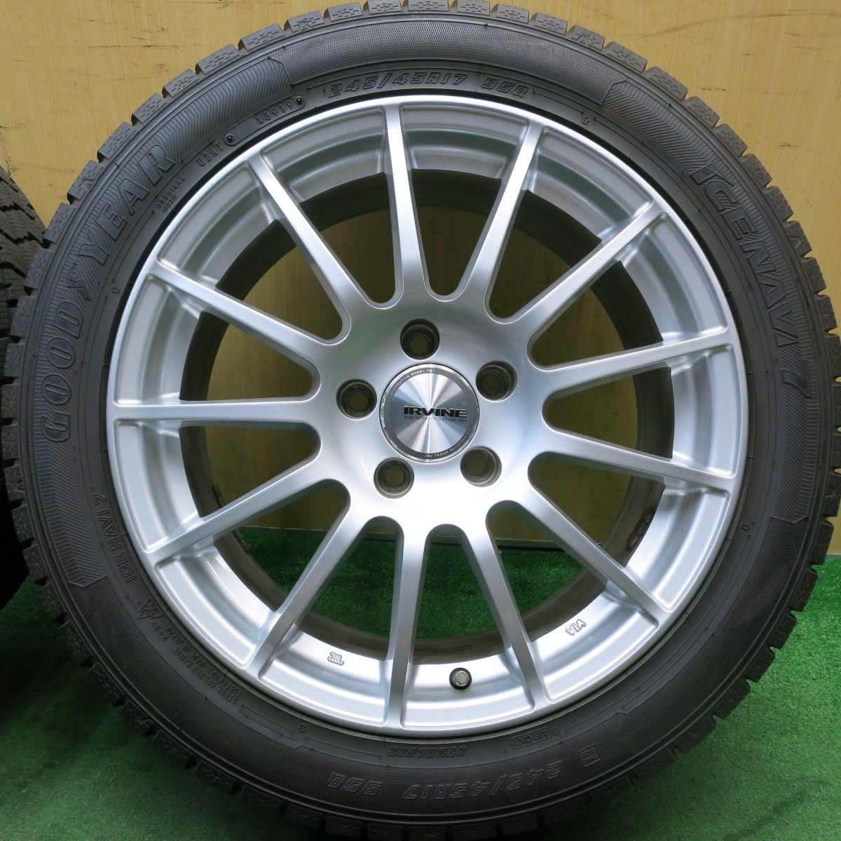 バリ溝！9.5分以上☆ベンツ 等 IRVINE F01 245/45R17 スタッドレス