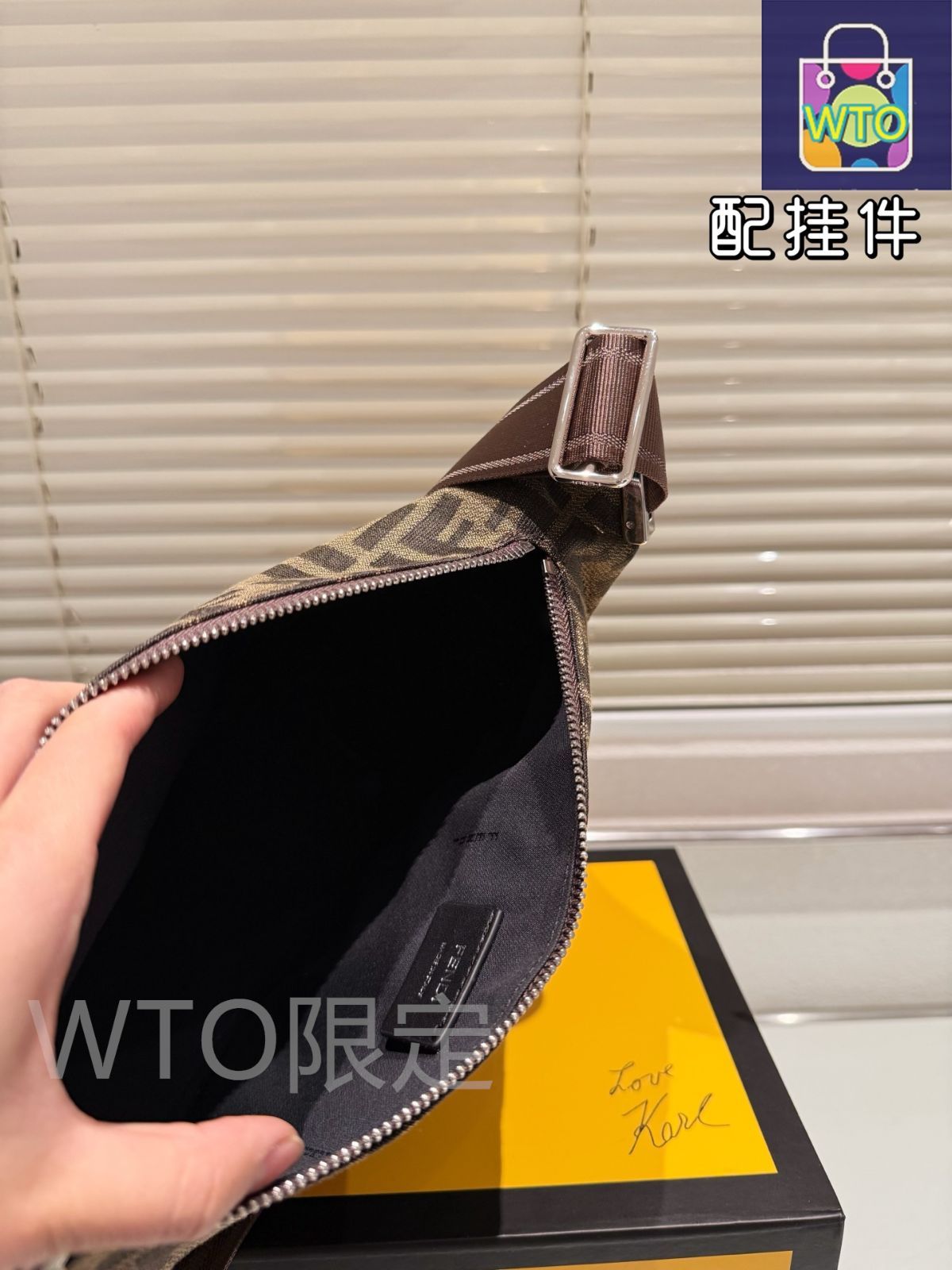 ★送料込★FENDI  スモール Kan I クロスボディ バッグ 楽天市場】FENDI フェンディ ショルダーバッグ CAMERA CASE