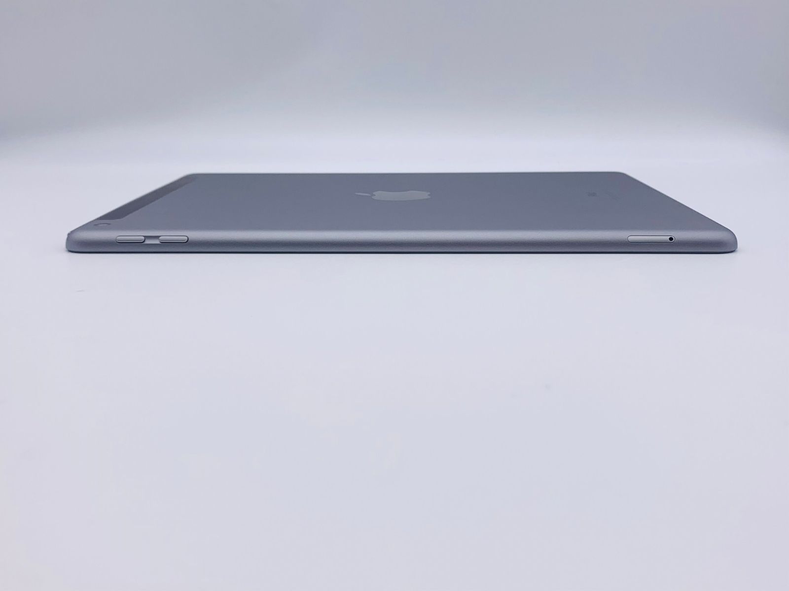 iPad 5 第5世代/32GB/SIMフリー/A1823/スペースグレー - メルカリ