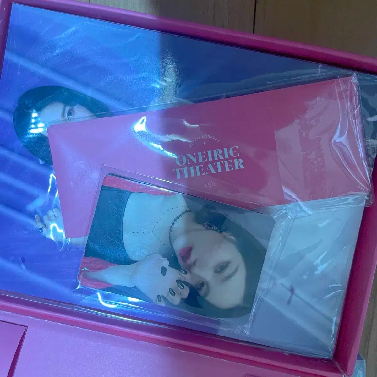 IZ*ONE(アイズワン) ONEIRIC THEATER 開封商品 構成品 全てO