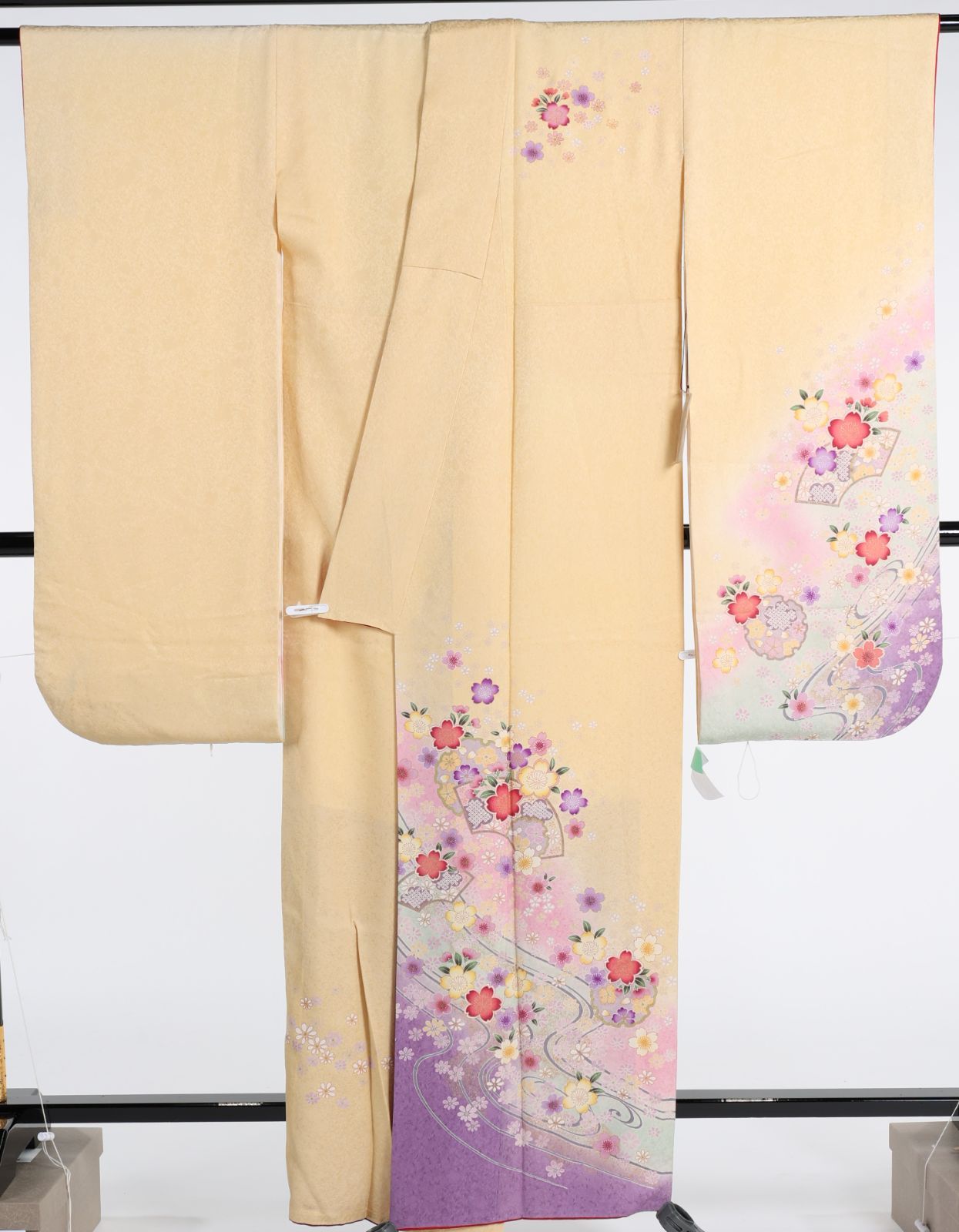 振袖【中古】 仕立上がりリサイクル品 淡い黄色 花柄 正絹 R166 - メルカリ