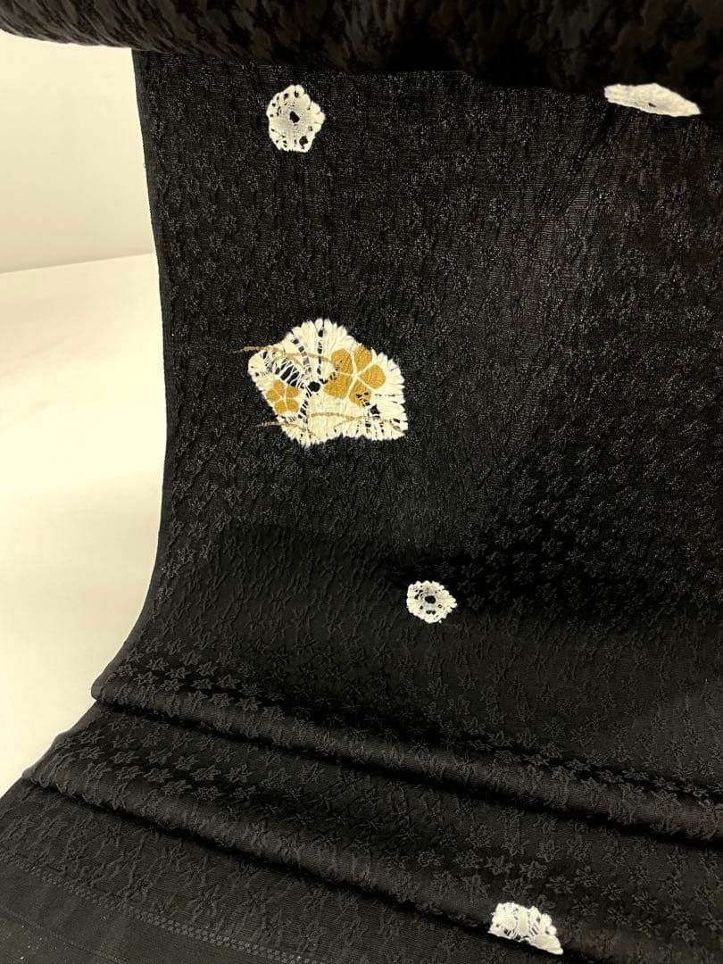 小紋 絞り ふくれ織 紋意匠 黒地 正絹 反物 小紋 ふくれ織 紋意匠 絞り 黒地 正絹 反物 小紋 ふくれ織 紋意匠 深山岩