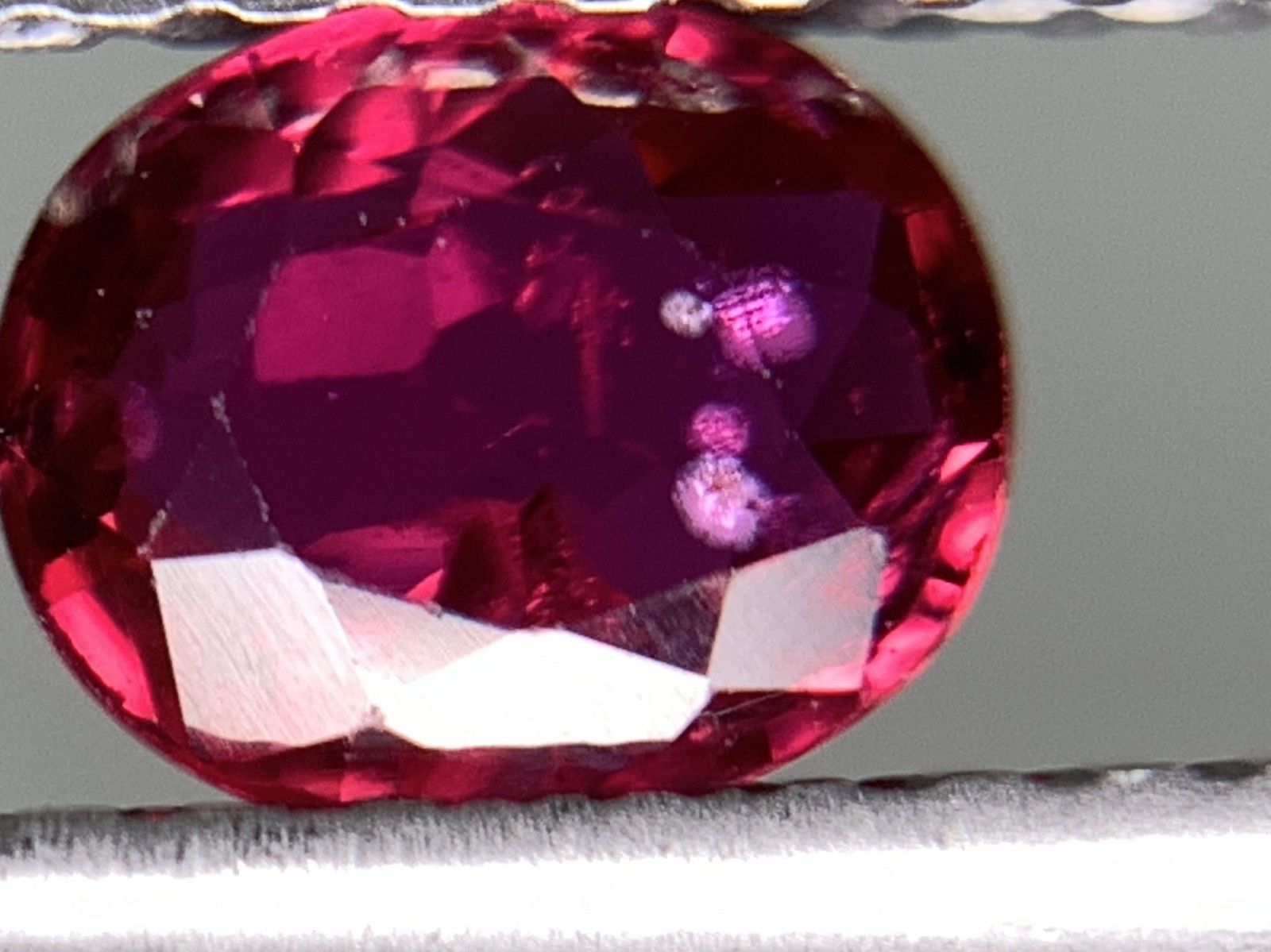 ルビー 0.580ct 宝石ソーティング付き 5.4㎜×4.5㎜×2.3㎜ ルース（ 裸 