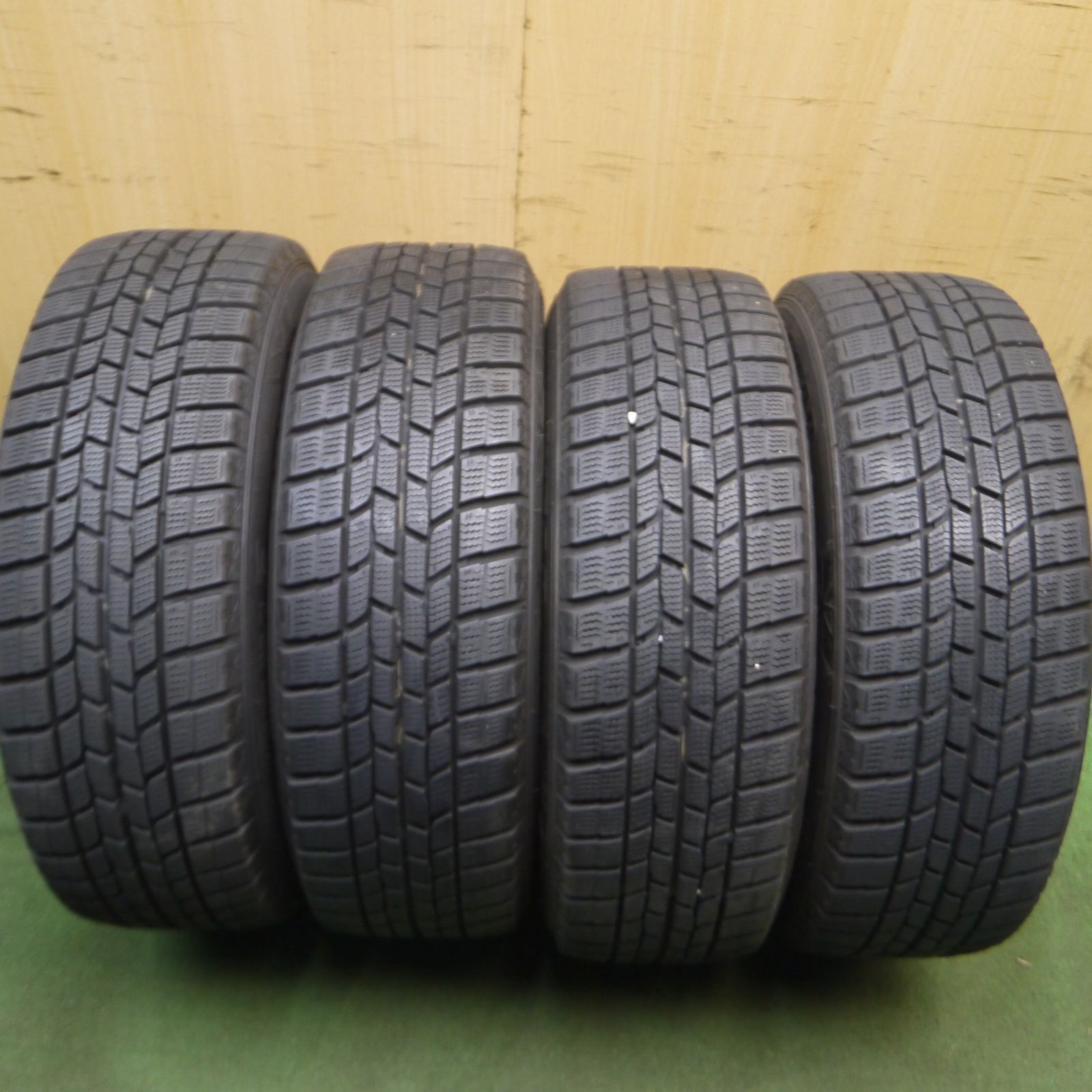 送料無料*バリ溝！20年！9.5分以上☆シエンタ 等 185/60R15 