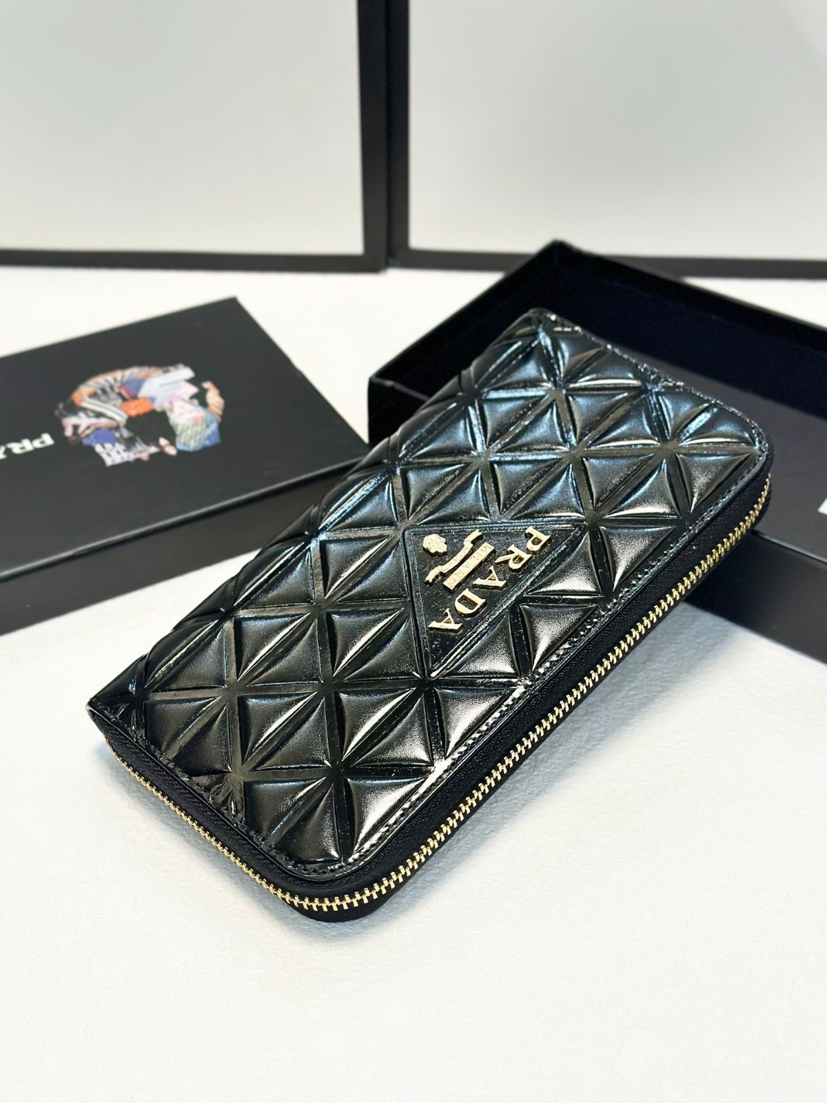 今日特価】PRADA プラダ ブラック シングルジッパー クラッチ