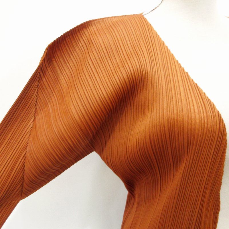 プリーツプリーズ イッセイミヤケ 半袖カットソー Uネック PLEATS PLEASE 新品同様 ISSEY MIYAKE プリーツプリーズ