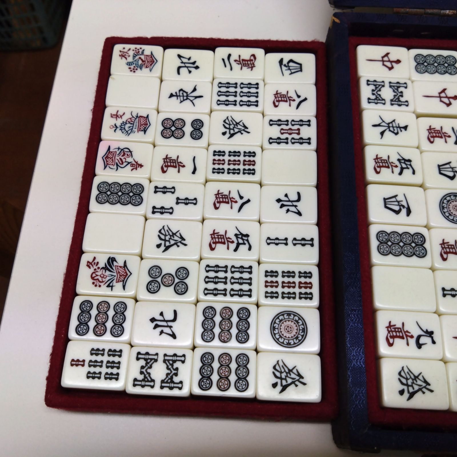 麻雀一式 新品 未開封品 キングバード 麻雀牌 背黒牌 最高級 麻雀パイ