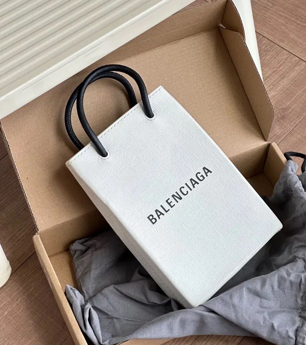 BALENCIAGA バレンシアガ ミニショッピングバッグ カーフレザー スマホポーチ ホワイト