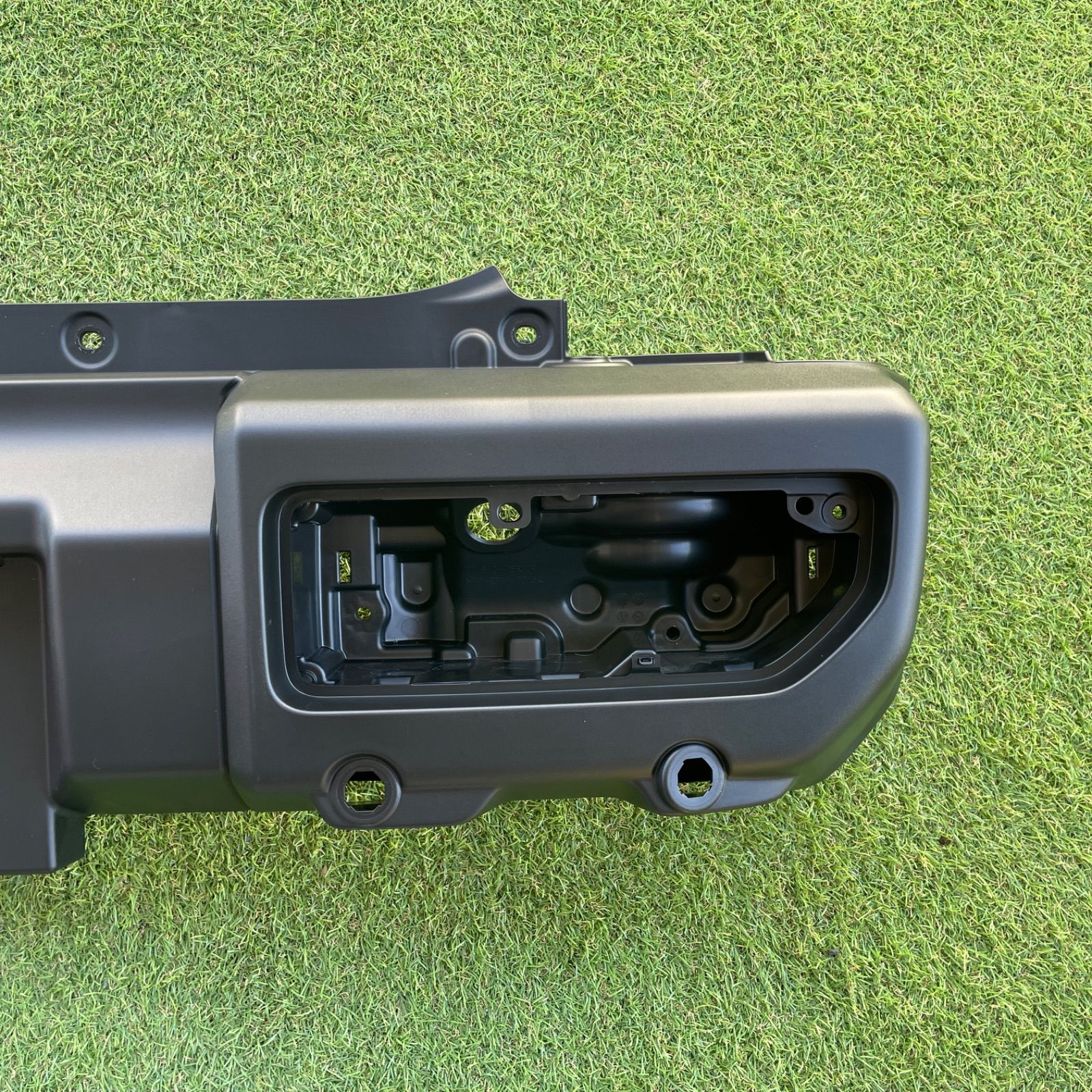 SUZUKI スズキ JB64 ジムニー純正リアバンパー 新車外し ４型