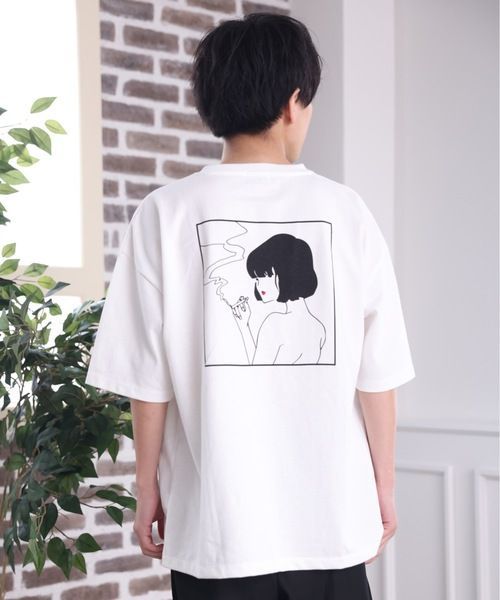 エモタバコガールプリントTシャツ - T&E shop ピース - メルカリ