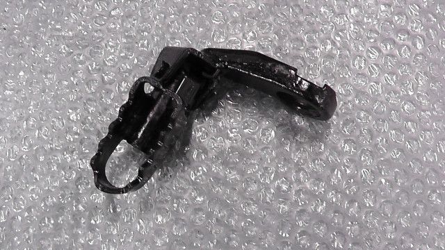 KL250R　KL250D-027xxx　の　ステップ　左:#1730426769