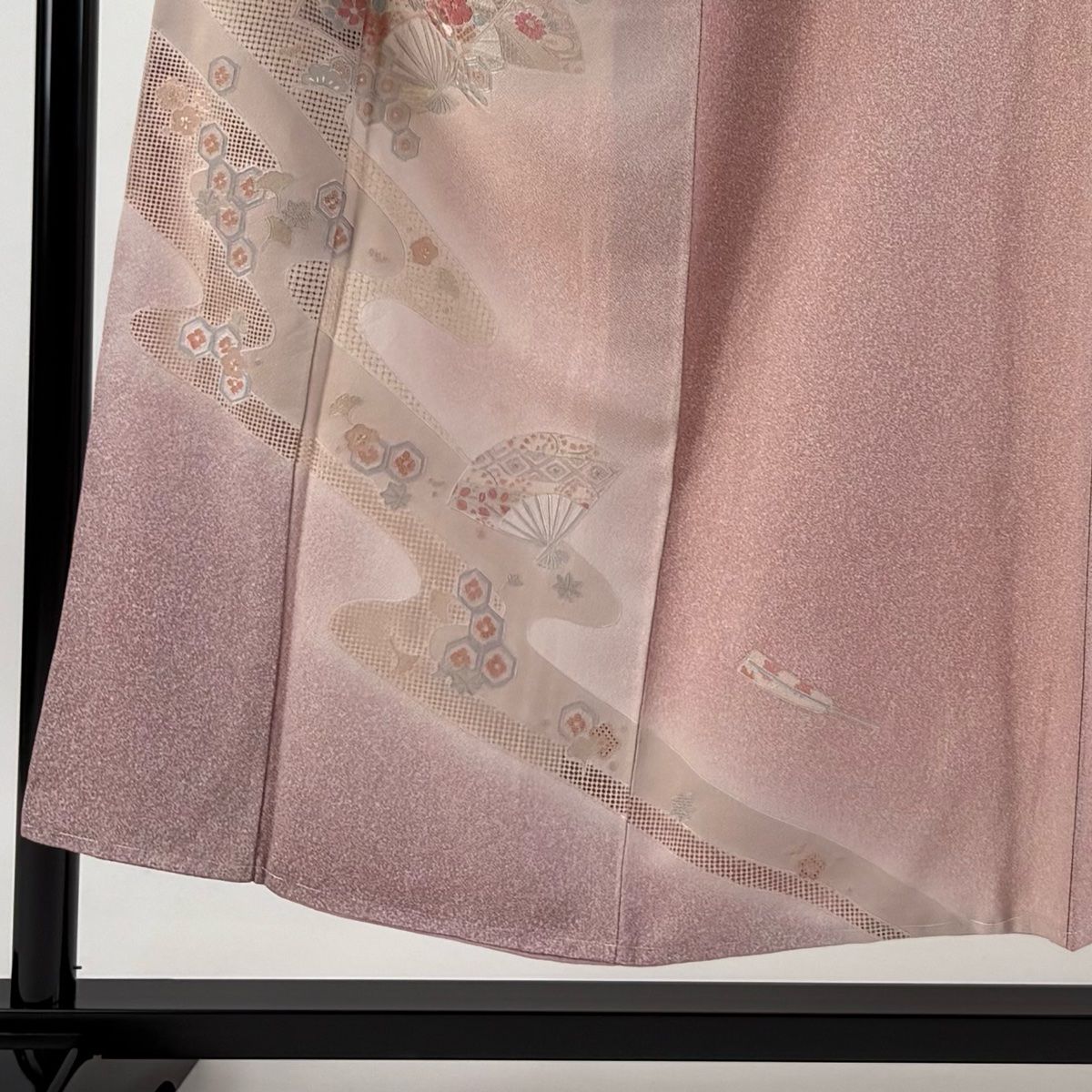 付下げ 身丈152cm 裄丈63cm S 袷 扇 桜 刺繍 ぼかし ピンク 正絹 秀品