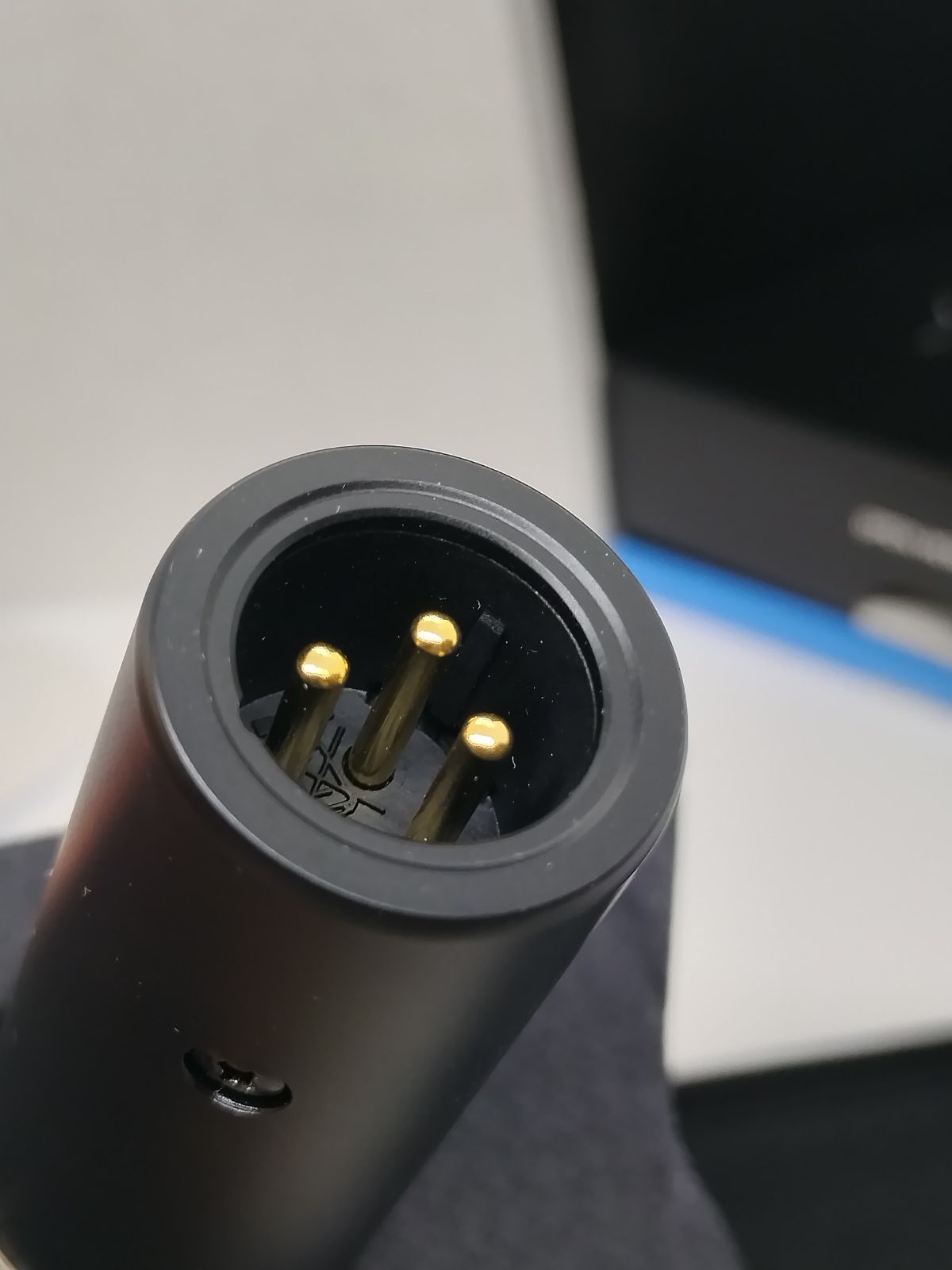 E935