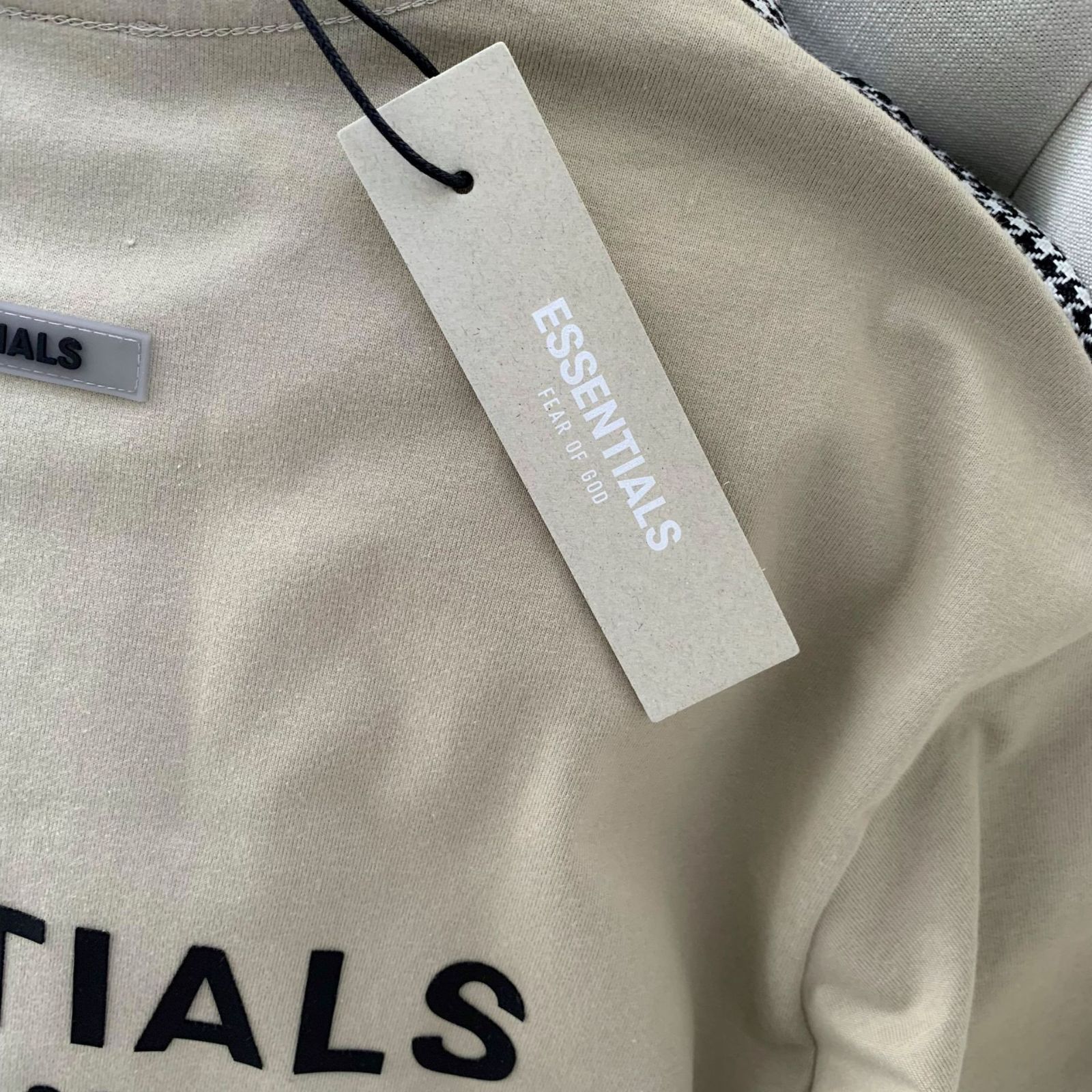 男女兼用 FEAR OF GOD ESSENTIALS fog essentials エッセンシャルズ Tシャツ クルーネック 半袖ルーズ T シャツ  5色から選択可能 並行輸入品 - メルカリ